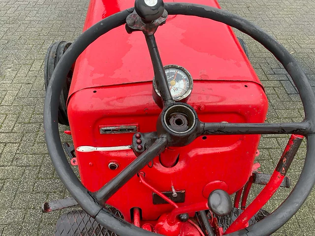Mccormick d-436 oldtimer tractor - afbeelding 8 van  17