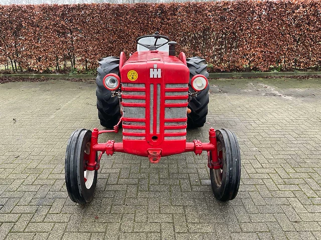 Mccormick d-436 oldtimer tractor - afbeelding 10 van  17