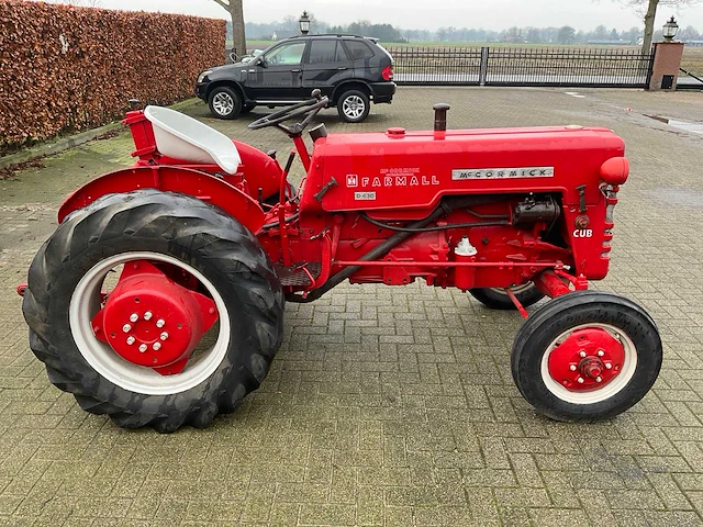 Mccormick d-436 oldtimer tractor - afbeelding 12 van  17