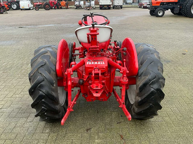 Mccormick d-436 oldtimer tractor - afbeelding 14 van  17