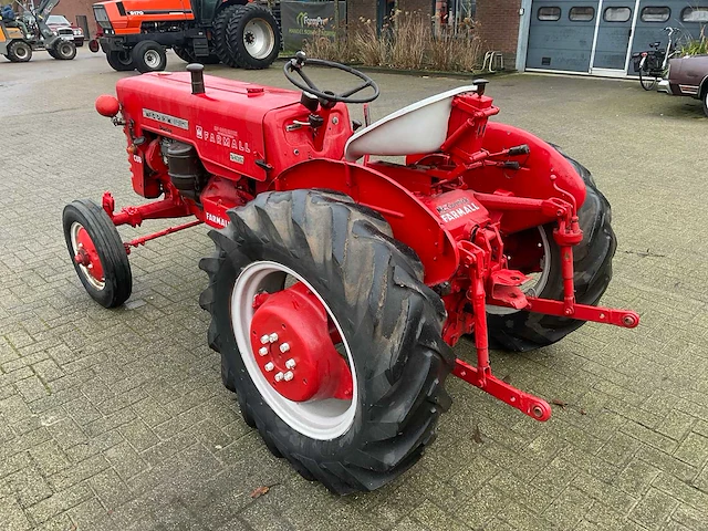 Mccormick d-436 oldtimer tractor - afbeelding 15 van  17