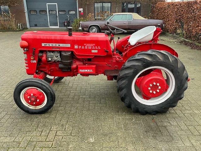 Mccormick d-436 oldtimer tractor - afbeelding 16 van  17