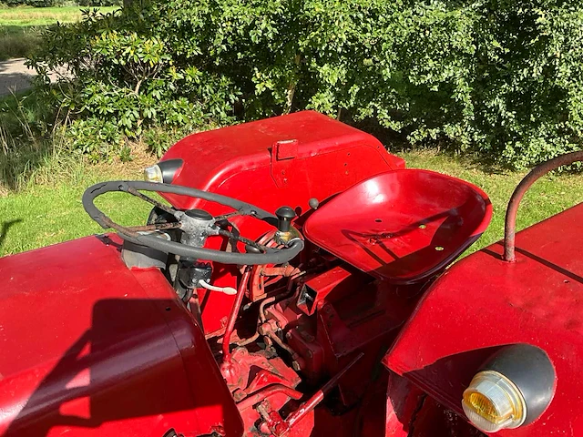 Mccormick d-439 oldtimer tractor - afbeelding 4 van  25