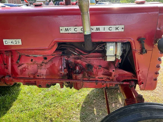 Mccormick d-439 oldtimer tractor - afbeelding 8 van  25
