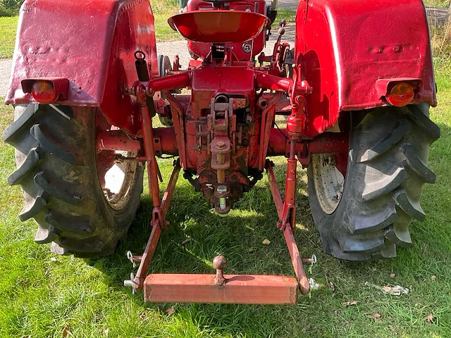 Mccormick d-439 oldtimer tractor - afbeelding 16 van  25