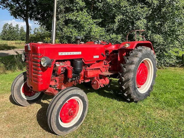 Mccormick d-439 oldtimer tractor - afbeelding 12 van  25