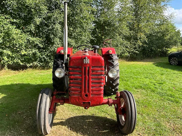 Mccormick d-439 oldtimer tractor - afbeelding 19 van  25