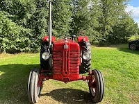 Mccormick d-439 oldtimer tractor - afbeelding 19 van  25