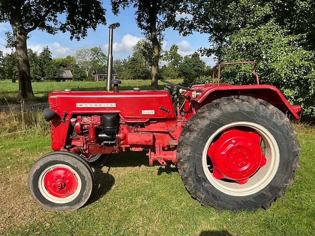 Mccormick d-439 oldtimer tractor - afbeelding 21 van  25