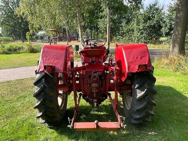 Mccormick d-439 oldtimer tractor - afbeelding 23 van  25
