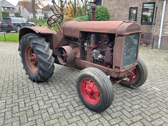 Mccormick deering w30 oldtimer tractor - afbeelding 15 van  20