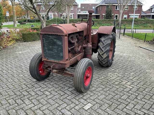 Mccormick deering w30 oldtimer tractor - afbeelding 12 van  20