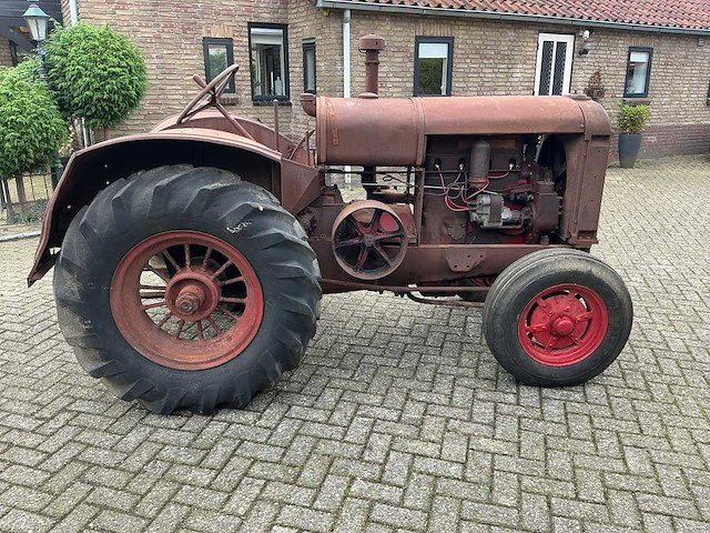 Mccormick deering w30 oldtimer tractor - afbeelding 16 van  20