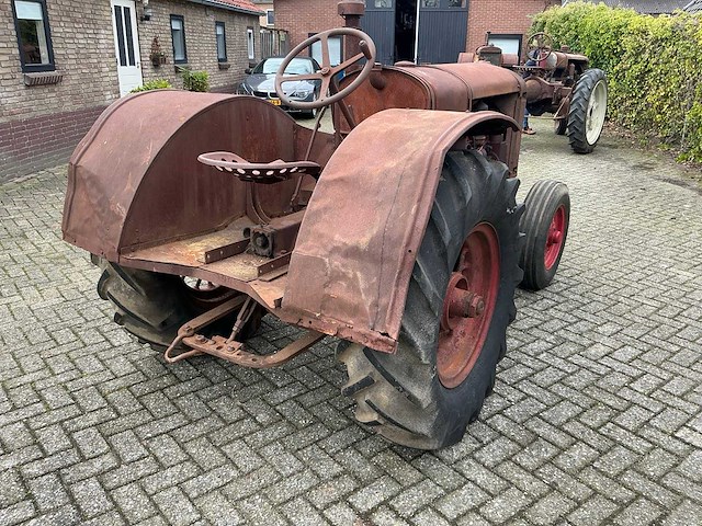 Mccormick deering w30 oldtimer tractor - afbeelding 17 van  20