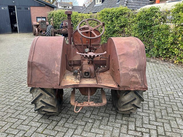 Mccormick deering w30 oldtimer tractor - afbeelding 18 van  20