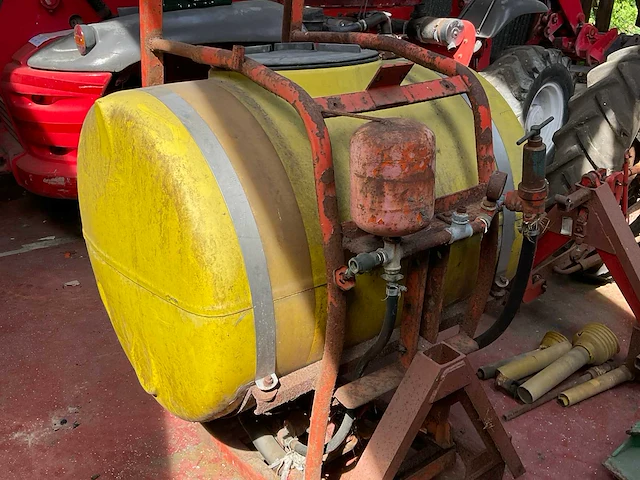 Mccormick f-270 oldtimer tractor - afbeelding 8 van  19