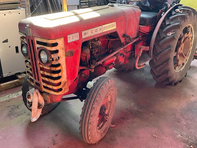 Mccormick f-270 oldtimer tractor - afbeelding 12 van  19