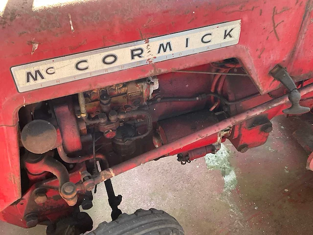 Mccormick f-270 oldtimer tractor - afbeelding 14 van  19