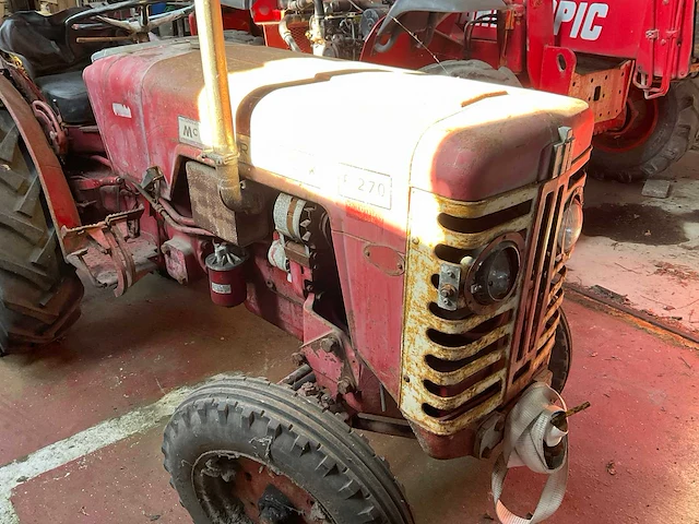 Mccormick f-270 oldtimer tractor - afbeelding 15 van  19