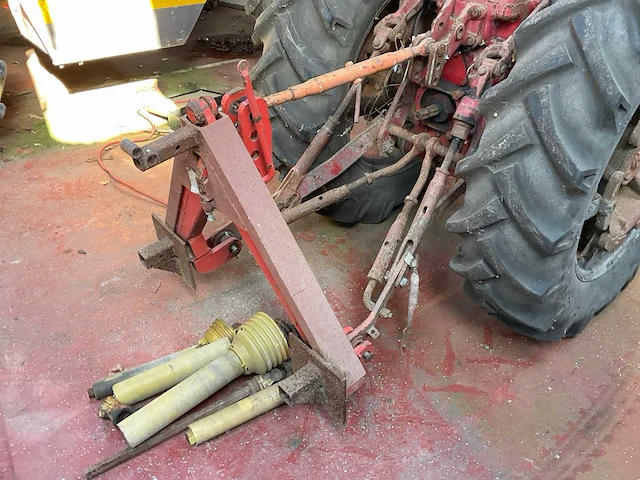 Mccormick f-270 oldtimer tractor - afbeelding 19 van  19