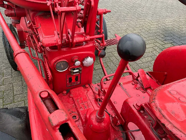 Mccormick farmall 9503 oldtimer tractor - afbeelding 9 van  18