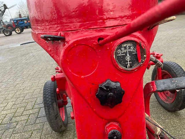 Mccormick fcub oldtimer tractor - afbeelding 9 van  18