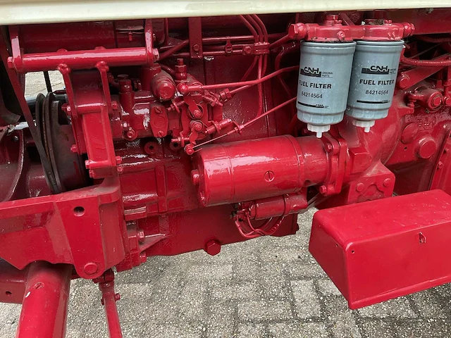 Mccormick international 353 oldtimer tractor - afbeelding 3 van  13