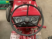 Mccormick international 353 oldtimer tractor - afbeelding 11 van  13