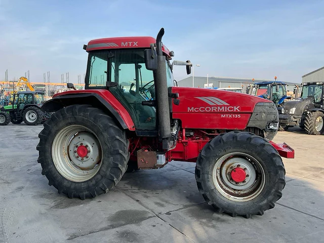 Mccormick mtx135 vierwielaangedreven landbouwtractor - afbeelding 18 van  23