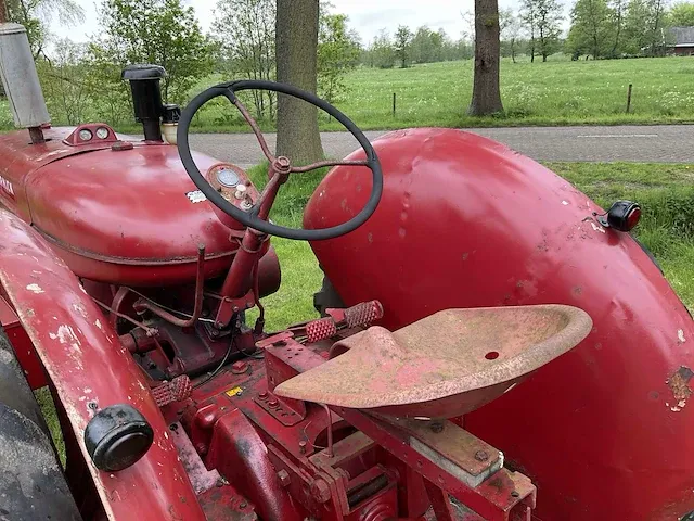 Mccormick wd9 oldtimer tractor - afbeelding 7 van  23