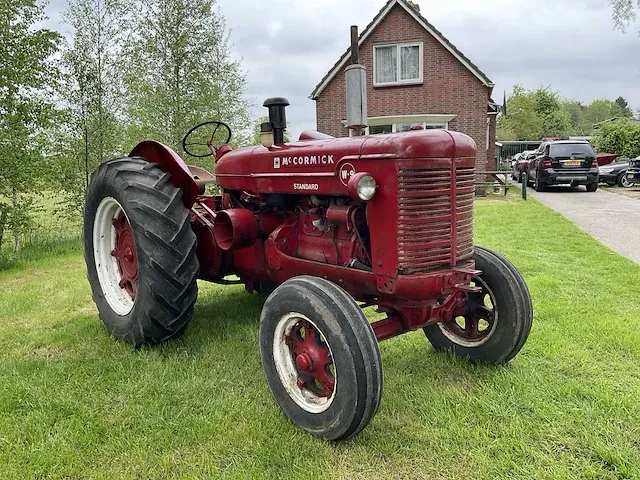 Mccormick wd9 oldtimer tractor - afbeelding 18 van  23