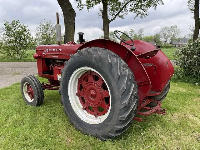 Mccormick wd9 oldtimer tractor - afbeelding 19 van  23