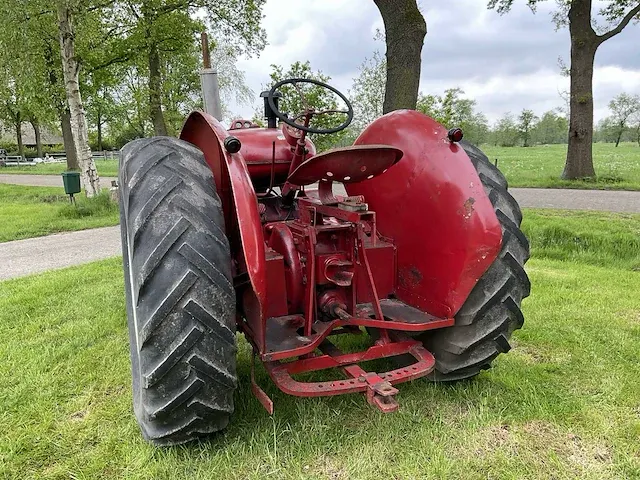 Mccormick wd9 oldtimer tractor - afbeelding 20 van  23