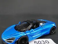 Mclaren 720s blauw-zwart - afbeelding 1 van  5