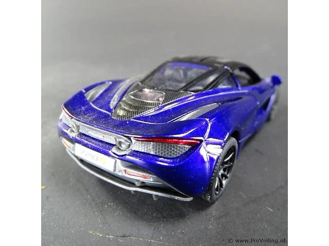 Mclaren 720s blauw-zwart - afbeelding 2 van  3