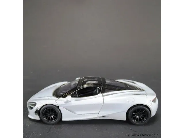 Mclaren 720s zilver-zwart - afbeelding 2 van  5