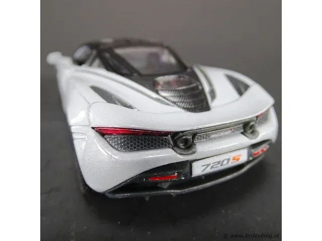 Mclaren 720s zilver-zwart - afbeelding 3 van  5