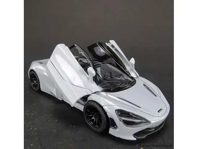 Mclaren 720s zilver-zwart - afbeelding 4 van  5