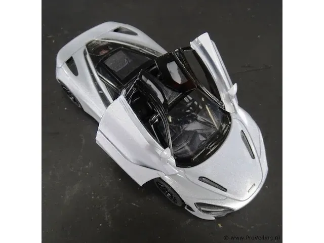 Mclaren 720s zilver-zwart - afbeelding 5 van  5