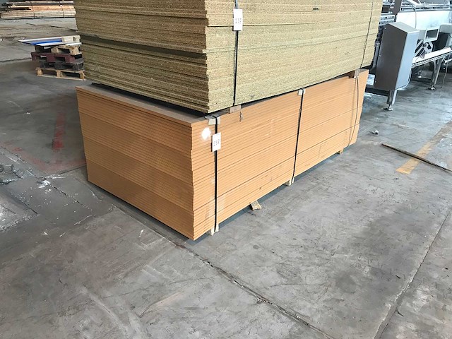 Mdf 18mm (40x) - afbeelding 1 van  2