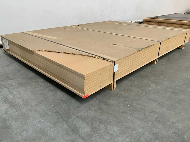 Mdf 2800x2070x25mm (9x) - afbeelding 1 van  5