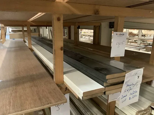Mdf deurlijst 12x70x2500mm (12x) - afbeelding 1 van  3