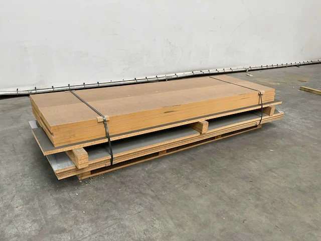 Mdf en decoratieve spaanplaat (26x) - afbeelding 1 van  7
