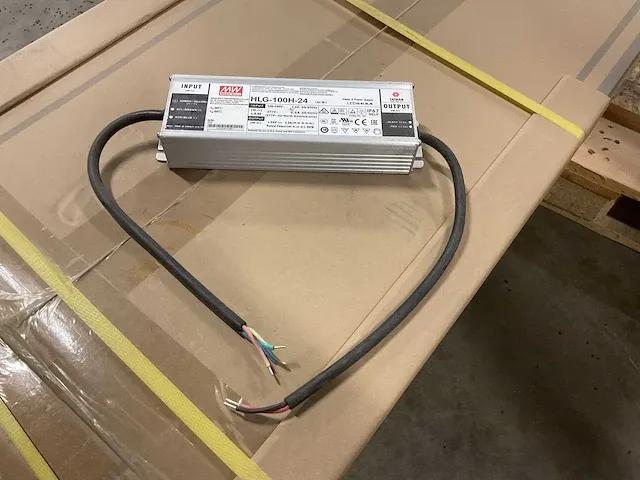 Meanwell hlg-100h-24 elektronische drivers voor leds (9x) - afbeelding 1 van  5