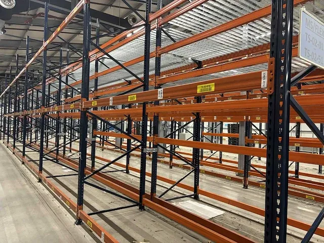 Mecalux - pallet racking - afbeelding 1 van  7