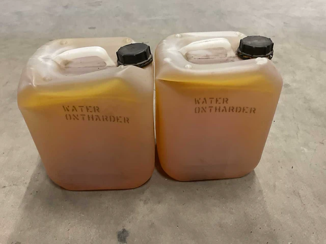 Mecram - jerrycan á 10l vloeibare waterontharder (2x) - afbeelding 1 van  2
