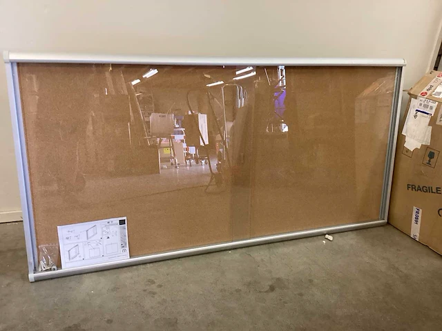 Mededelingenbord met glas - afbeelding 3 van  5