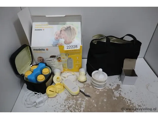 Medela freestyle flex dubbelzijdige, elektrische borstkolf met touchscreen - afbeelding 1 van  7
