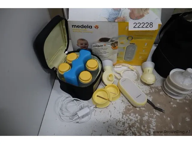 Medela freestyle flex dubbelzijdige, elektrische borstkolf met touchscreen - afbeelding 3 van  7