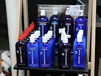 Mediceuticals haarproducten in houten stelling w.o. therarx, vivid, hydroclenz, numinox en final finish. ru... - afbeelding 3 van  5